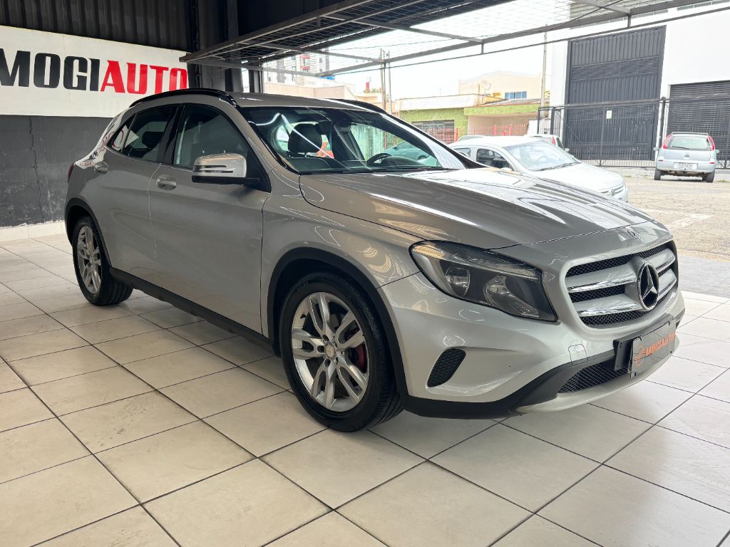 GLA 200 Advance 1.6/1.6 TB 16V Flex Aut.