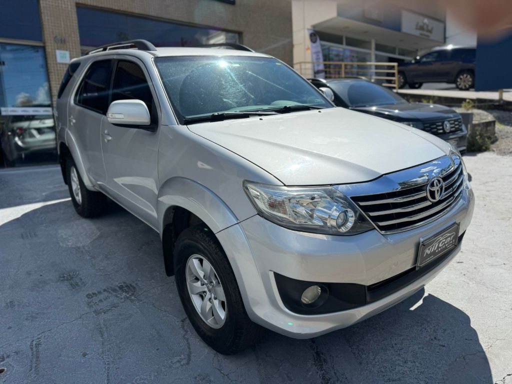 Hilux SW4 SR 4x2 2.7/2.7 Flex 16V Mec.