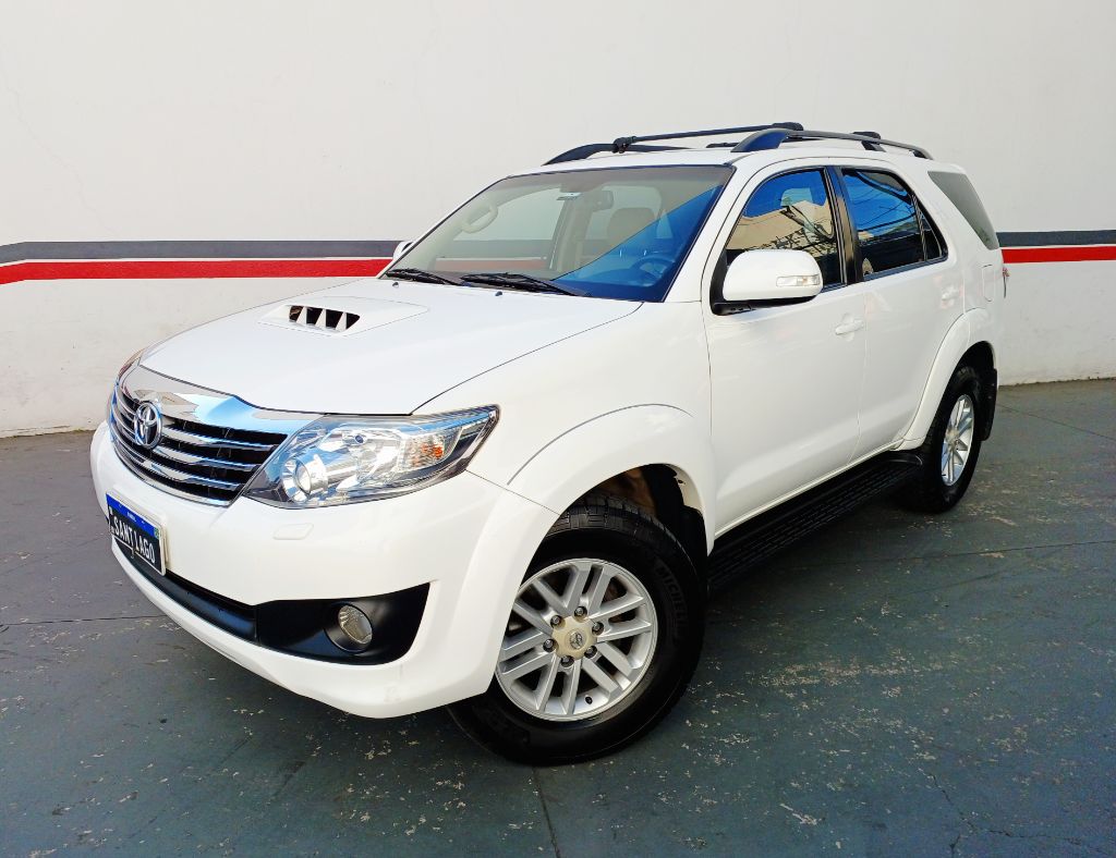 Hilux SW4 SRV D4-D 4x4 3.0 TDI Dies. Aut