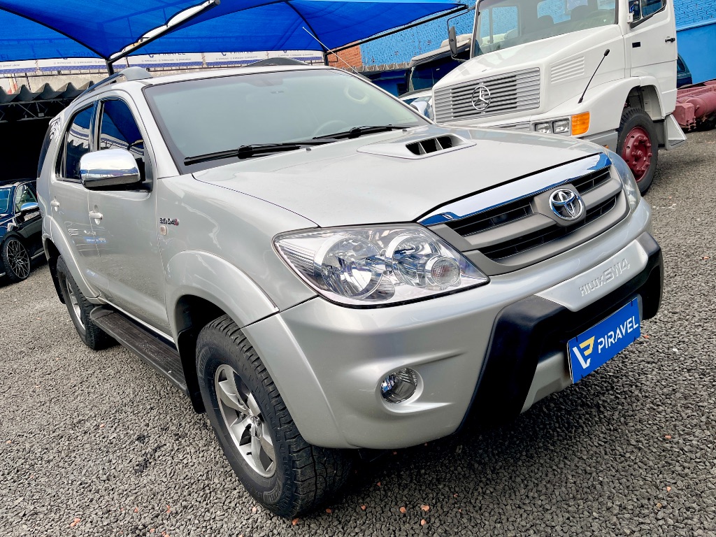 Hilux SW4 SRV D4-D 4x4 3.0 TDI Dies. Aut
