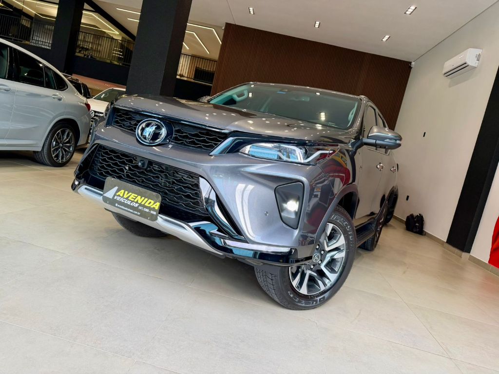 Hilux SW4 SRX Plat. 4x4 2.8 TB Die. Aut.