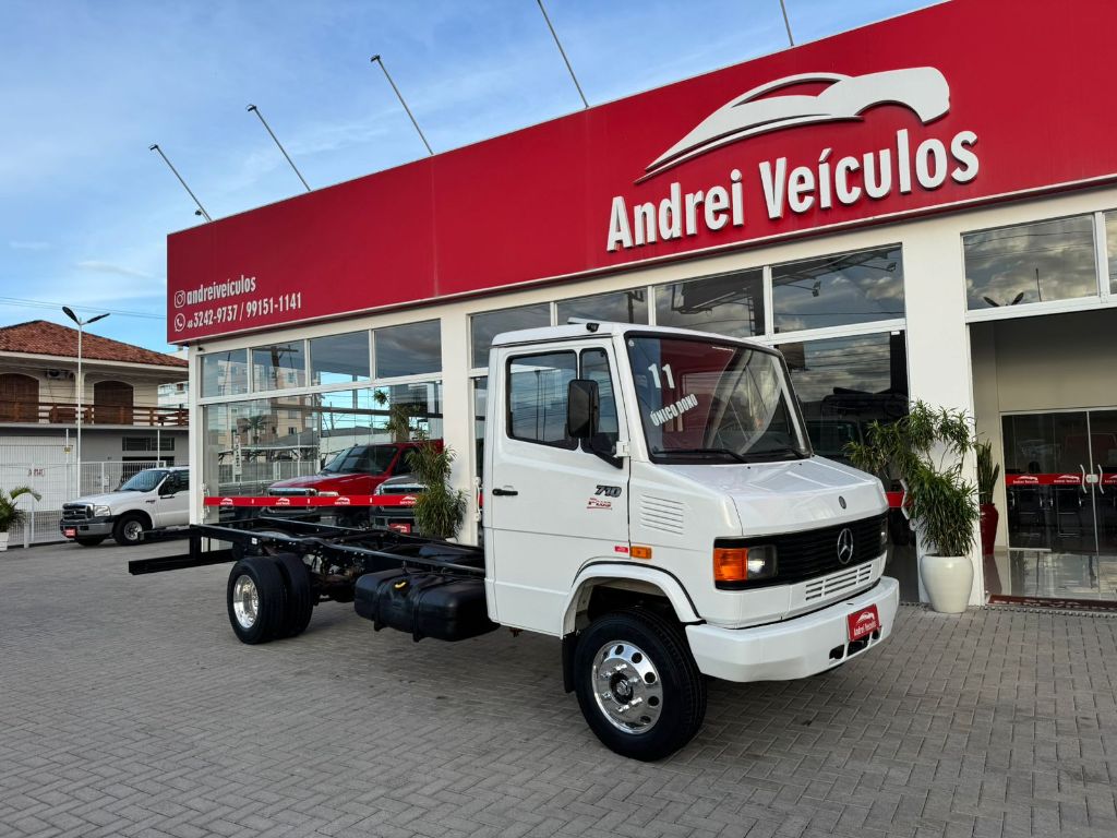 Mercedes-Benz 710 Plus Unico Dono 2011