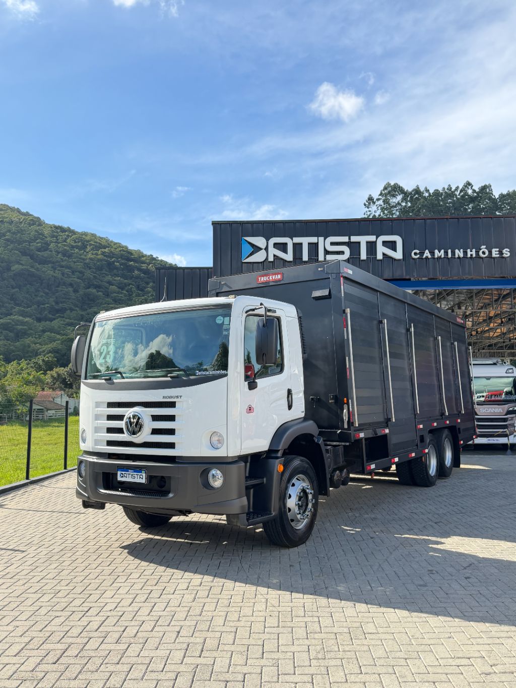 Vw 23-230 6x2 - Bebidas TruckVan Rebaixada 