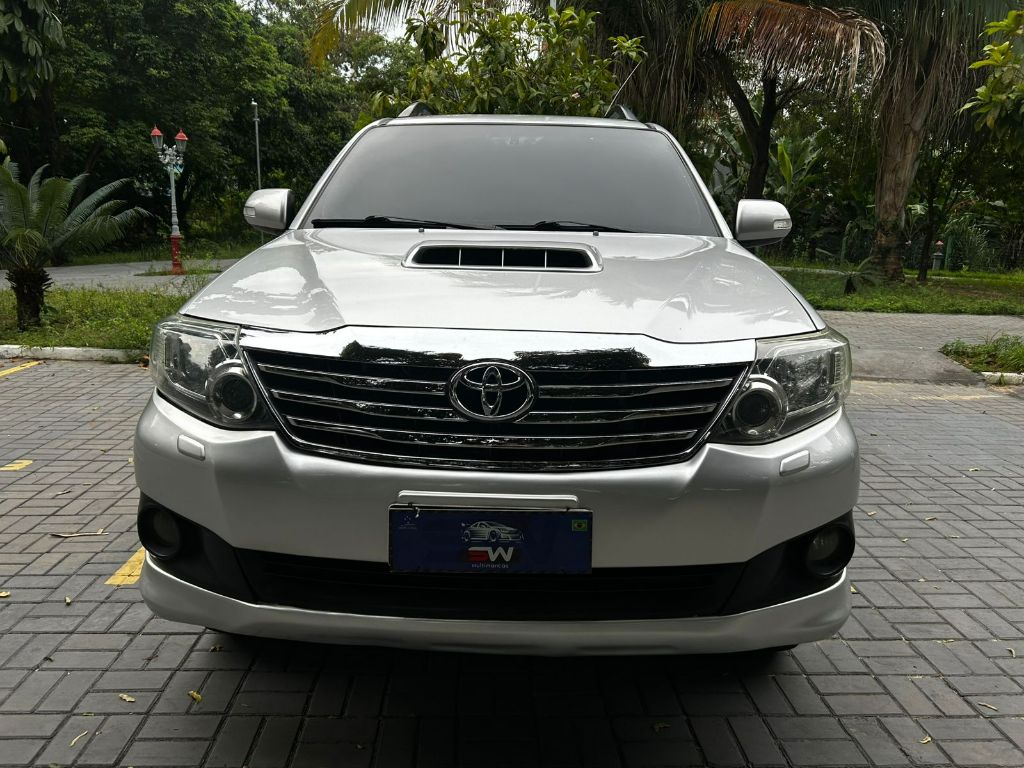 Hilux SW4 SRV D4-D 4x4 3.0 TDI Dies. Aut