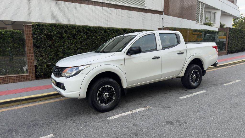L200 Triton Sport GLS 2.4 CD Diesel Manual
