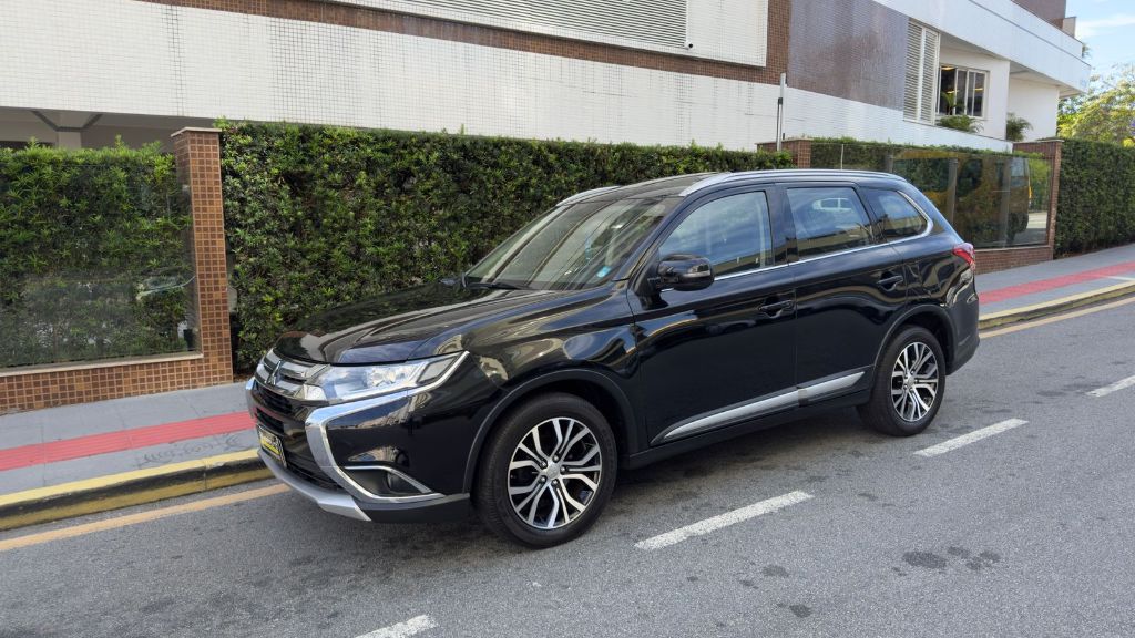 OUTLANDER 2.2 165cv Diesel Aut.