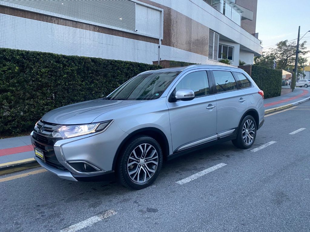 OUTLANDER COMFORT 2.0 16V Aut.