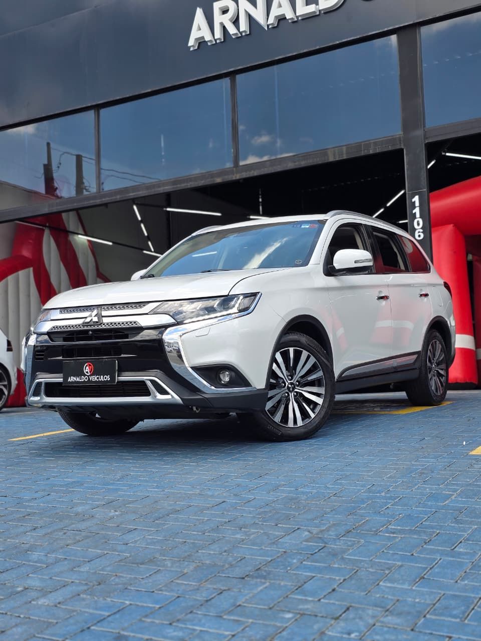 OUTLANDER HPE-S 2.2 Diesel 4x4 Aut.