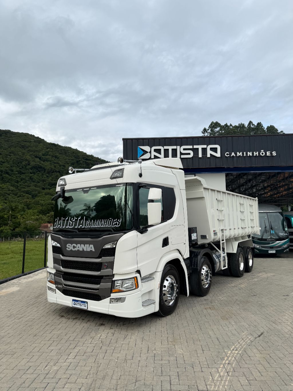 Scania P360 8x2 2021 - Cacamba BRAZIl de 25m3