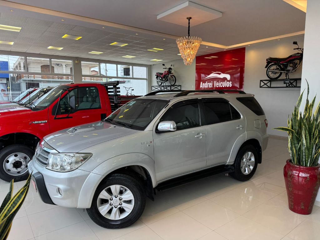 Toyota Hilux SW4 SRV D4-D 4x4 3.0 TDI (Aut) 7 Lugares (Top) 2010