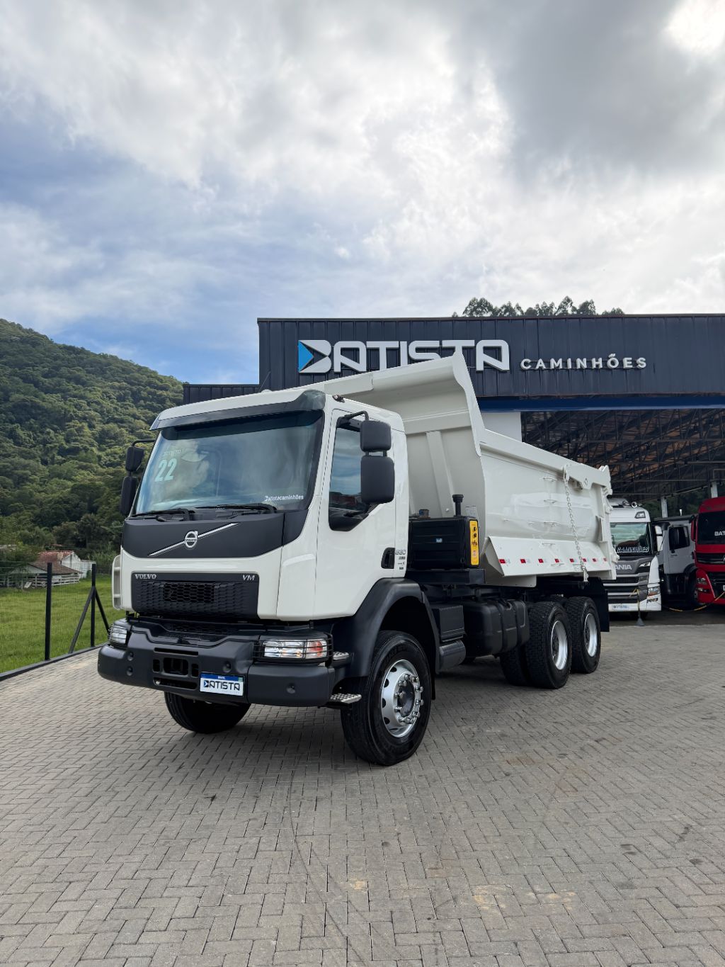 Vm 330 i-shift 6x4 - Cacamba rosseti de 16m3 - baixo km