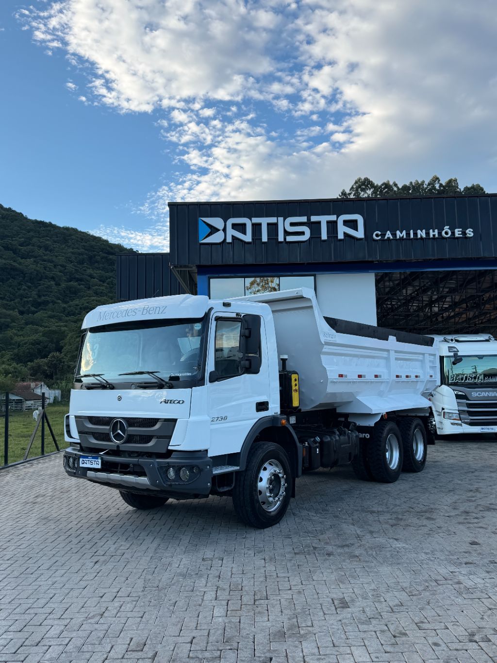 Atego 2730K 6x4 Cacamba Salvaro de 12m3