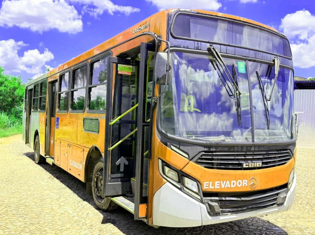 CAIO APACHE VIP ANO 2015 M.BENZ OF 1721 JM COD.977