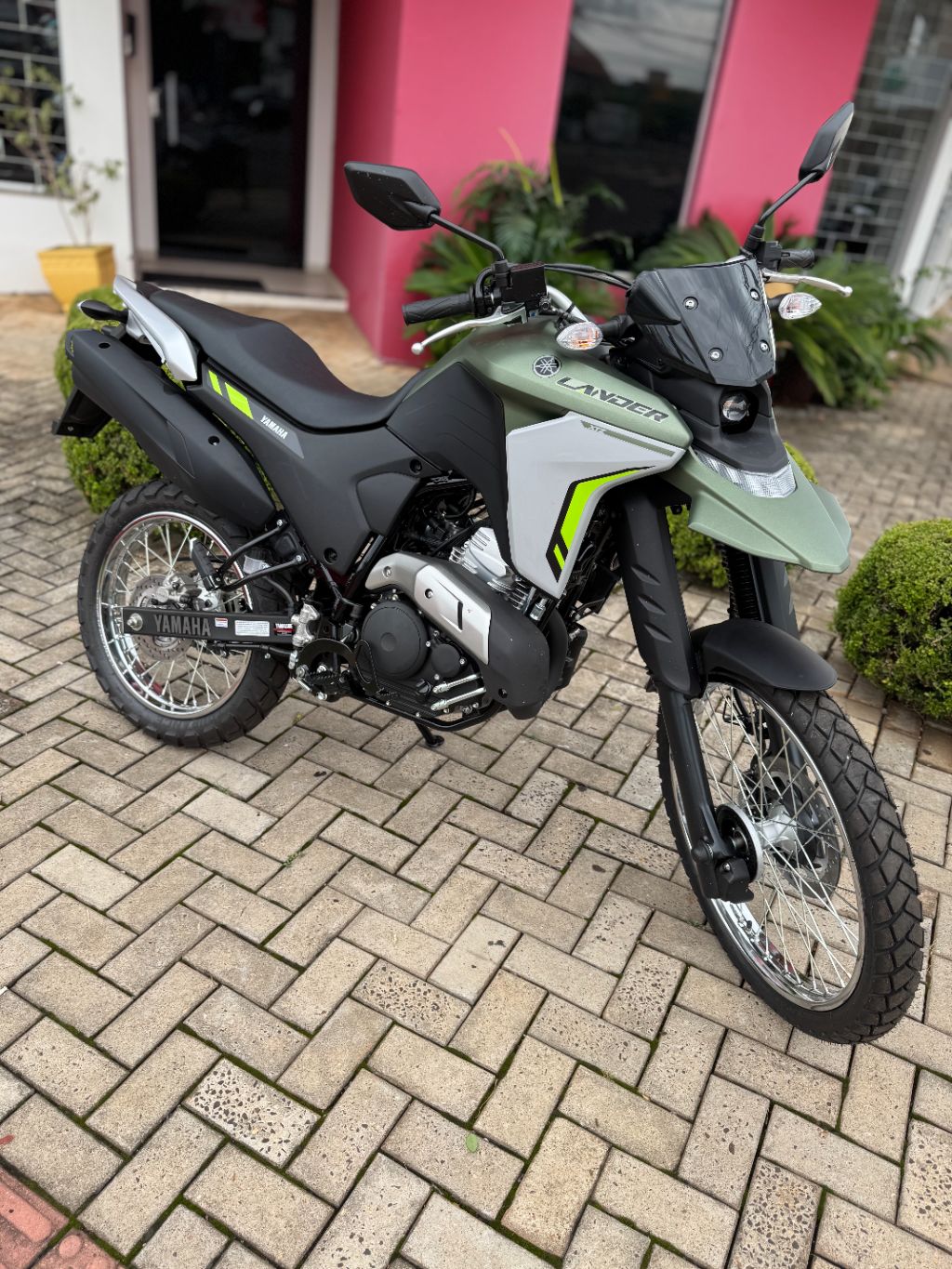 XTZ 250 LANDER CONNECTED