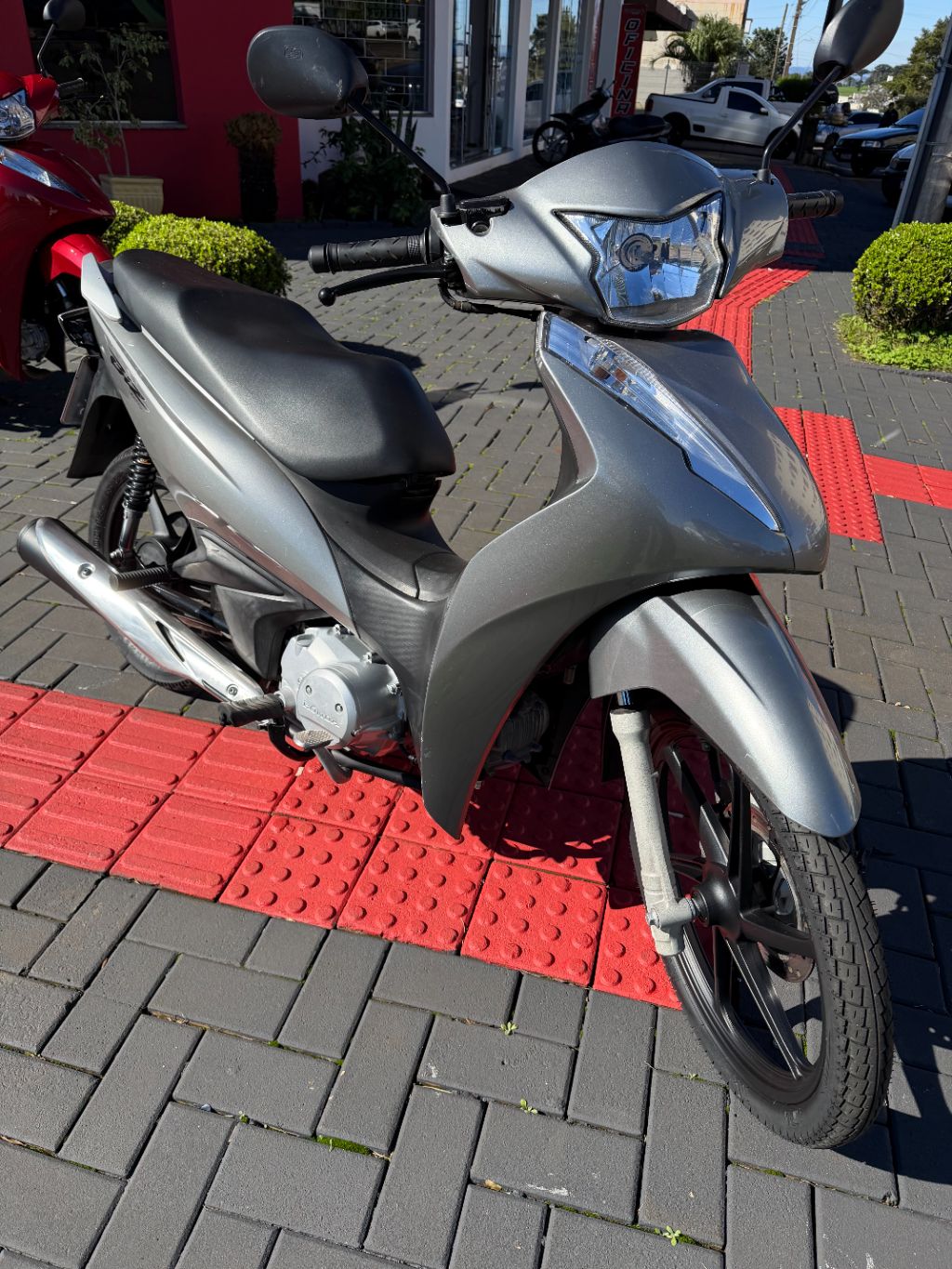 BIZ 125