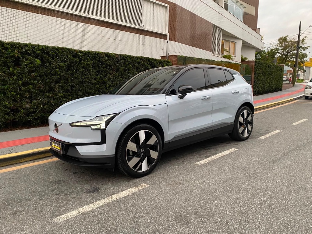EX30 E60 Core (Eletrico)