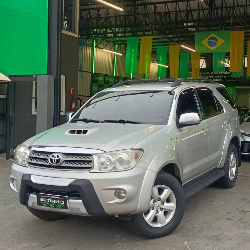 Hilux SW4 SRV D4-D 4x4 3.0 TDI Dies. Aut
