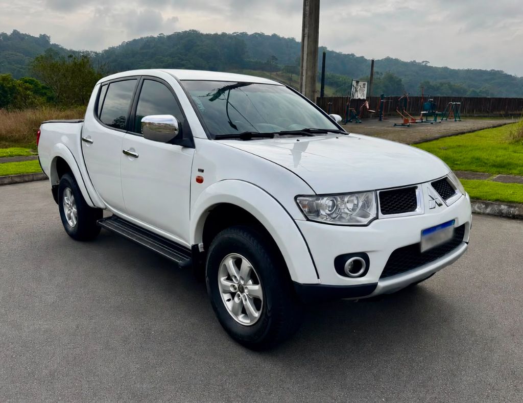 L200 Triton HLS 2.4 Flex 16V CD Mec.