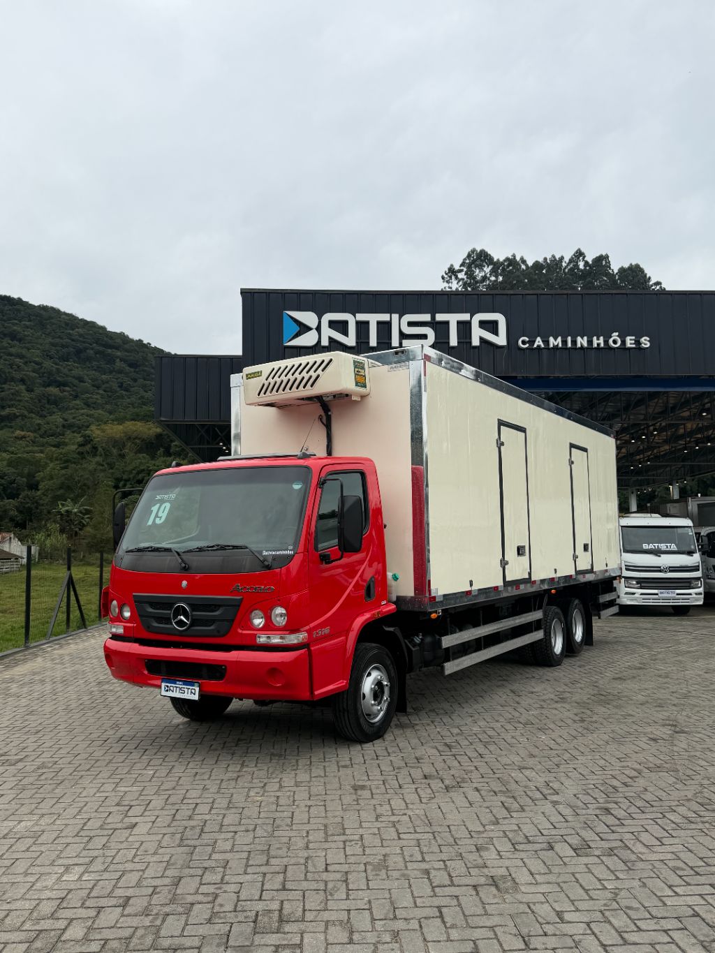 Accelo 1316 6x2 Bau Refrigerado 7,55m