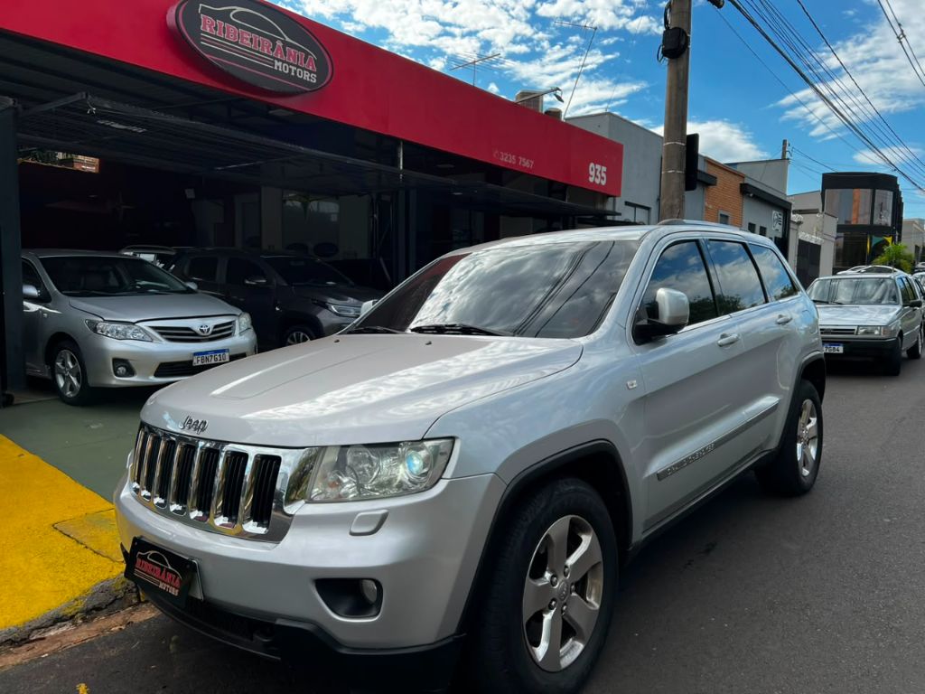 Grand Cherokee Laredo 3.6 4x4 V6 Aut.