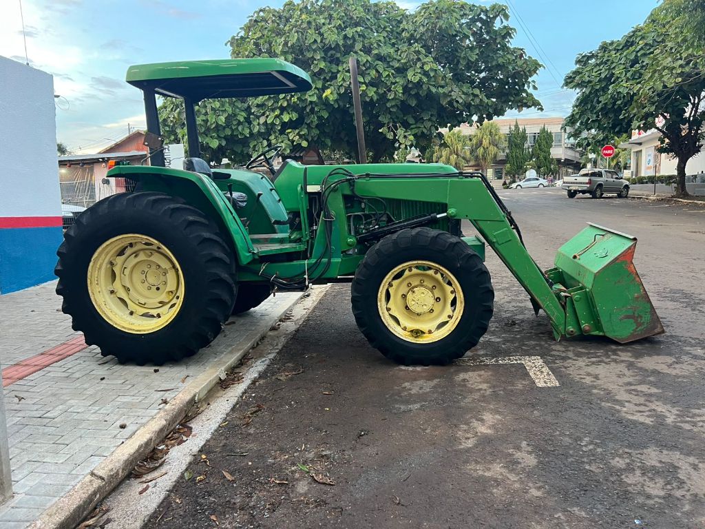 JHON DEERE 5600
