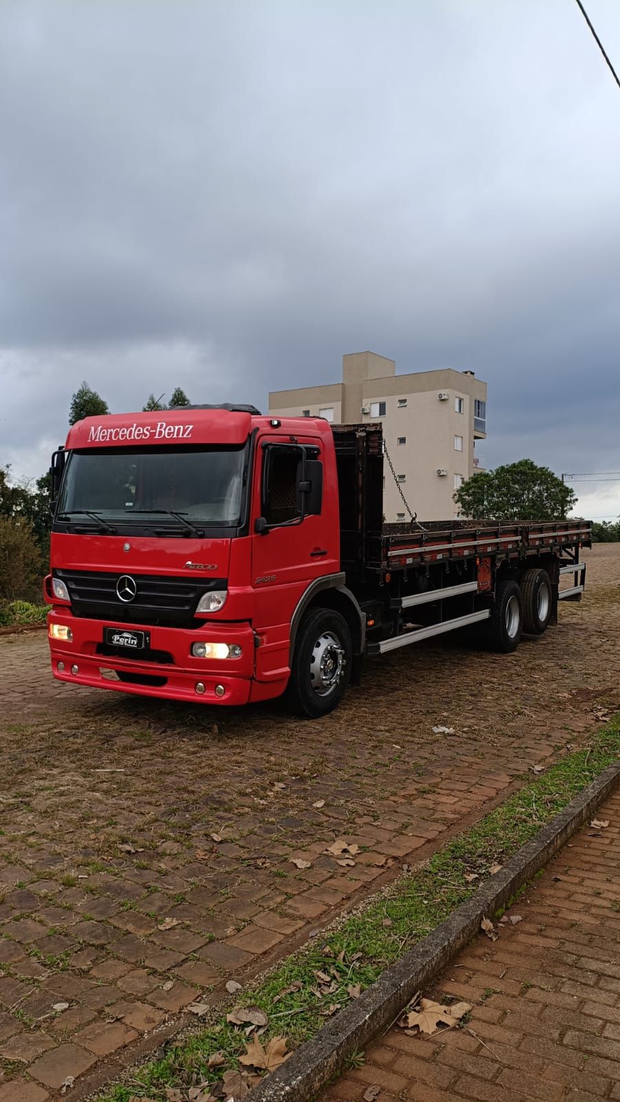 MB ATEGO 2425 carroceria aberta semi leito