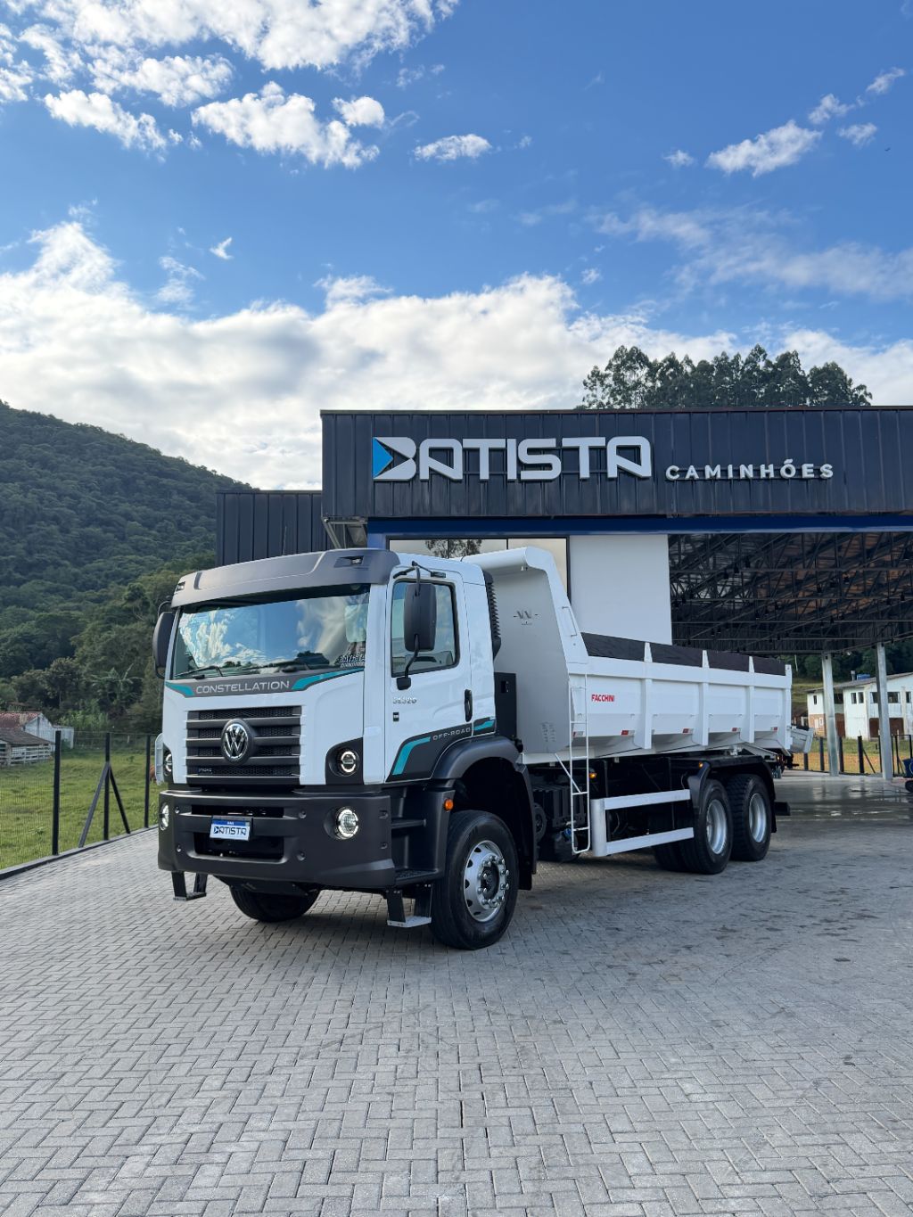 Vw 31-320 6x4 2025 - Cacamba facchini de 12m3 - baixo km