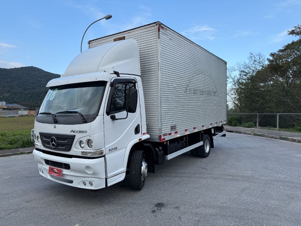 Accelo 1016 Bau