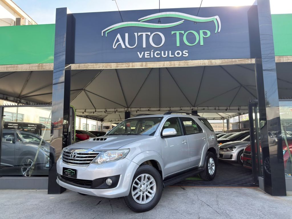 Hilux SW4 SRV D4-D 4x4 3.0 TDI Dies. Aut