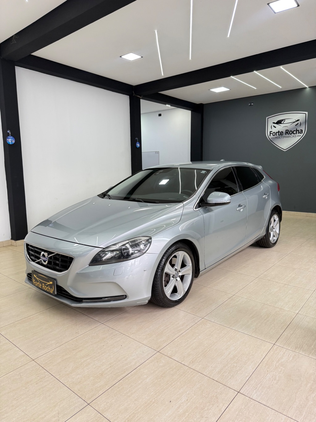 V40 T-4 MOMENTUM 2.0 Aut.