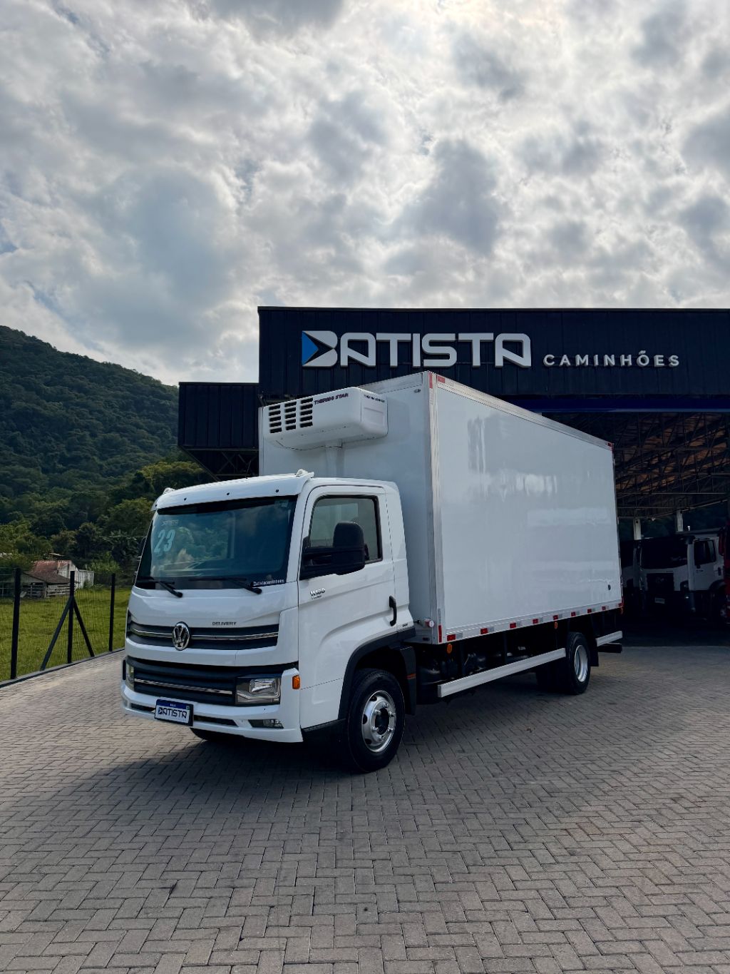 Vw 11-180 Delivery - Bau Refrigerado Gancheiro