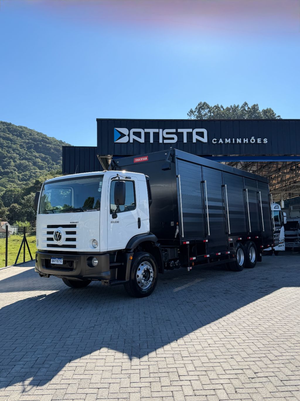 Vw 23-230 6x2 - Bebidas TruckVan Rebaixada - 100mil km