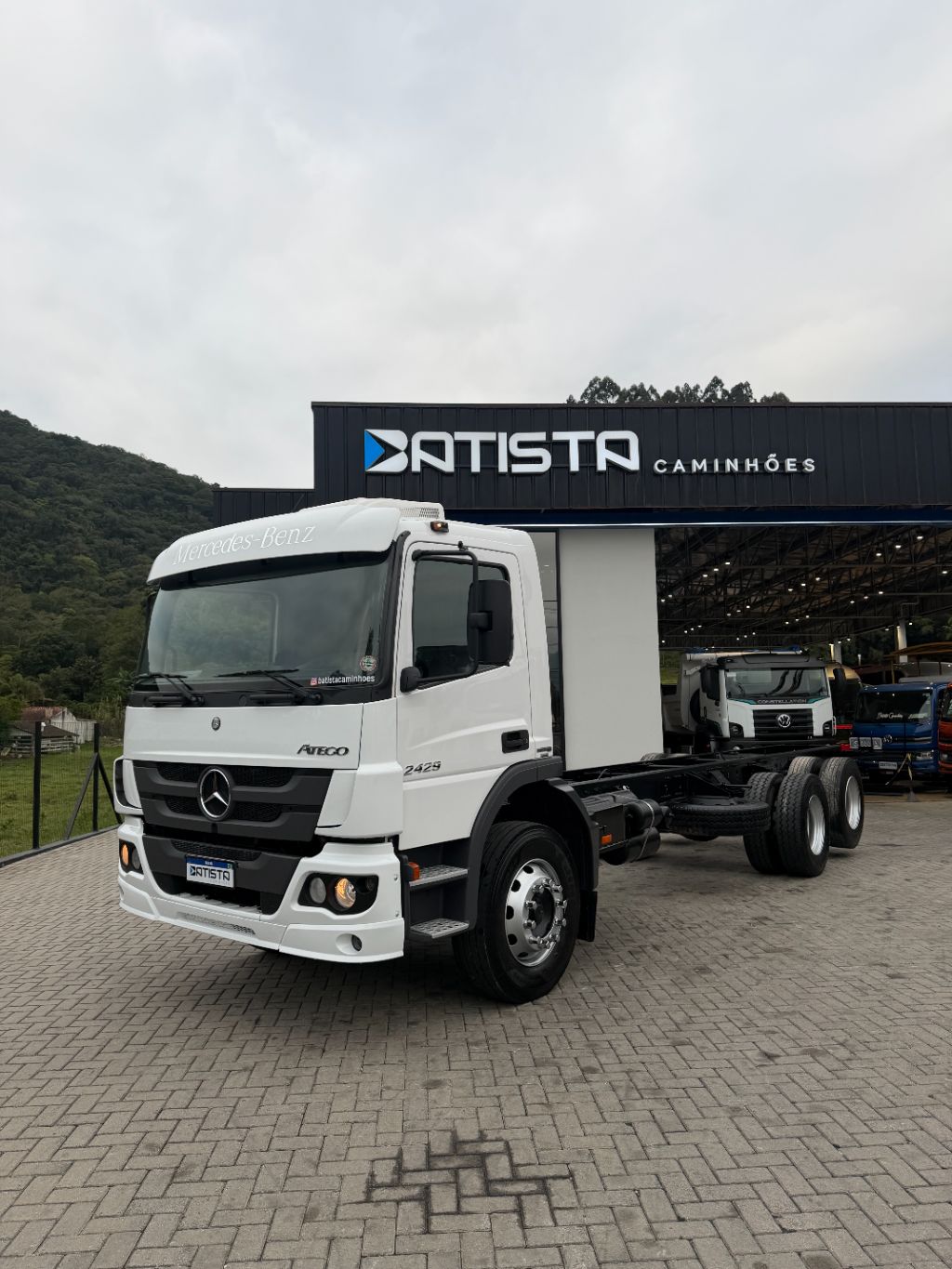 Atego 2429 2012 6x2 - Chassi de 8.3m