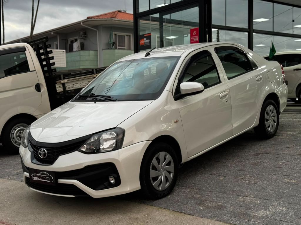 ETIOS X Sedan 1.5 Flex 16V 4p Mec.