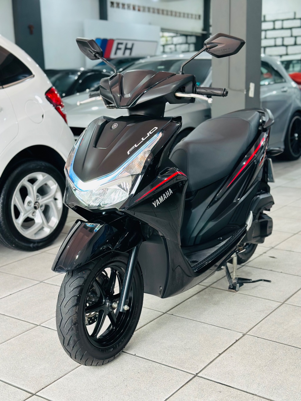 FLUO 125 CONNECTED HYBRID