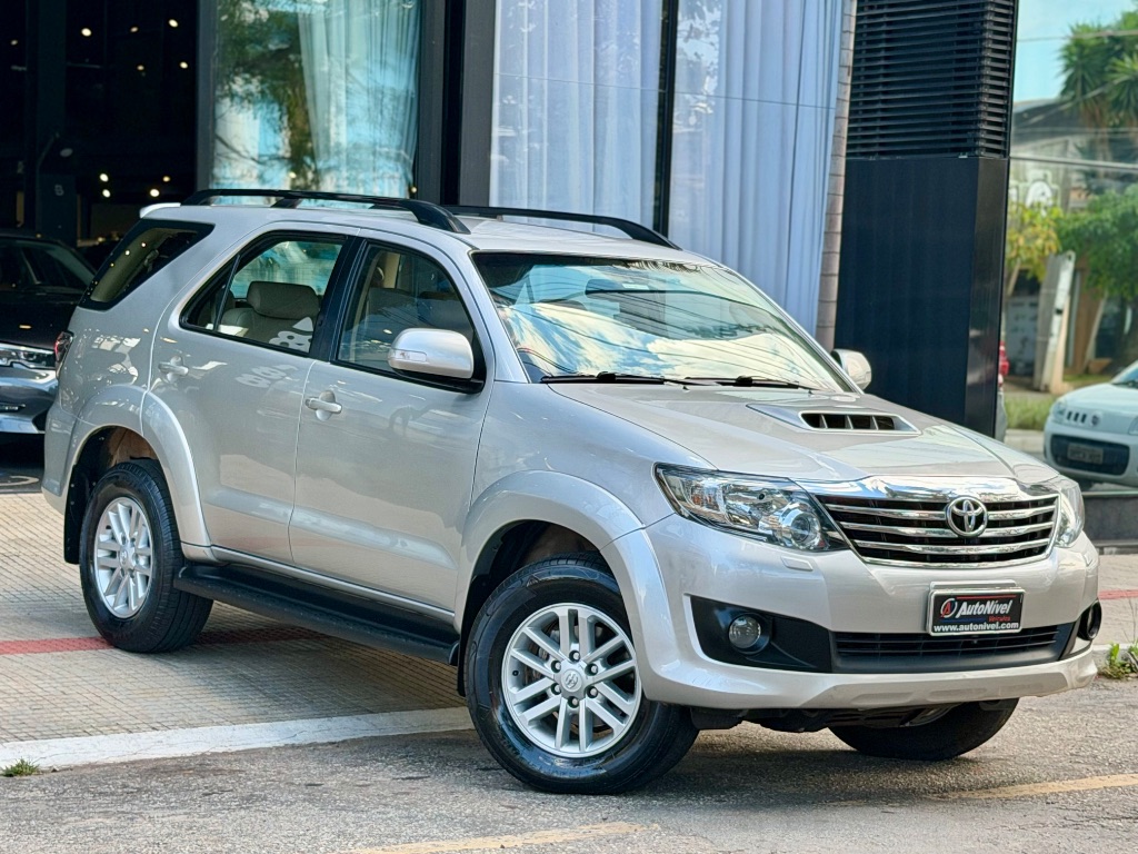 Hilux SW4 SRV D4-D 4x4 3.0 TDI Dies. Aut