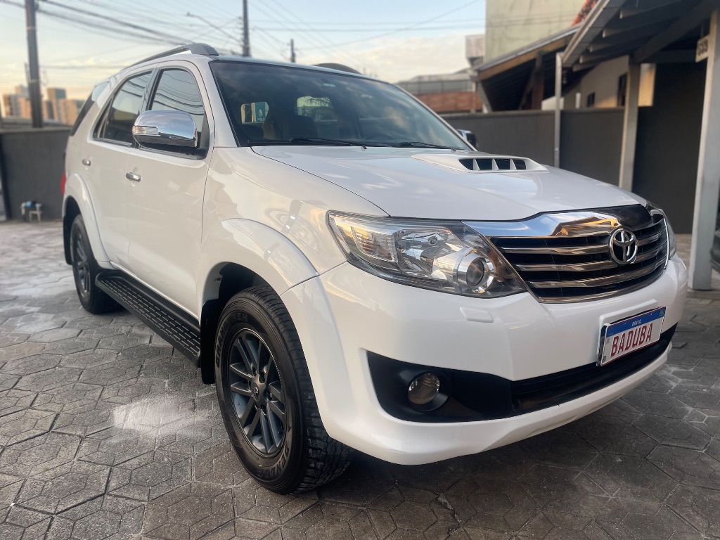 Hilux SW4 SRV D4-D 4x4 3.0 TDI Dies. Aut
