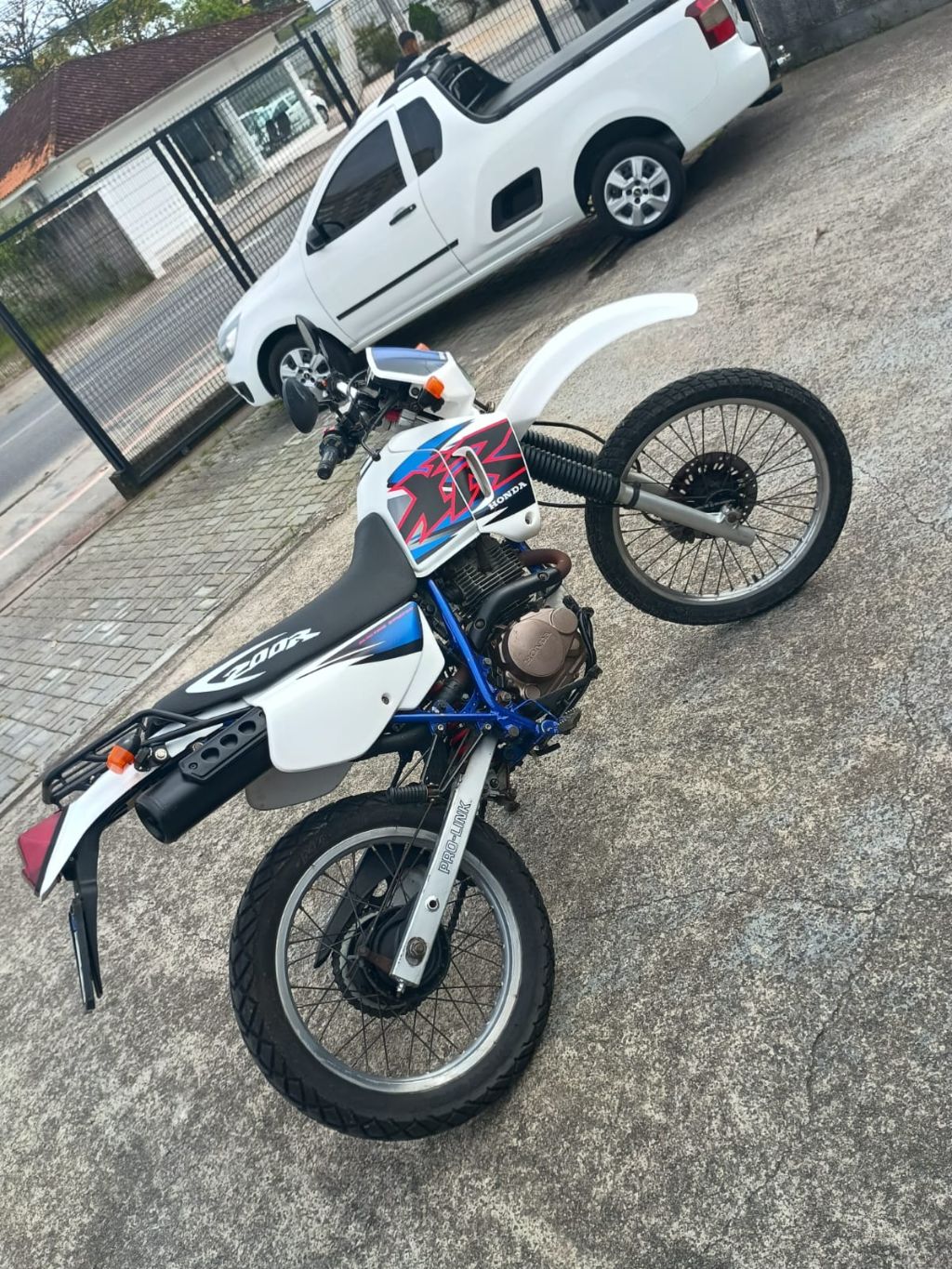XR 200 R